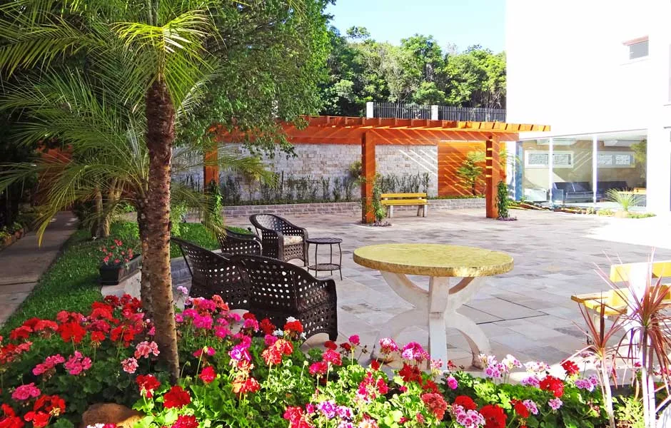 Novo Pergolado e Jardim Comum