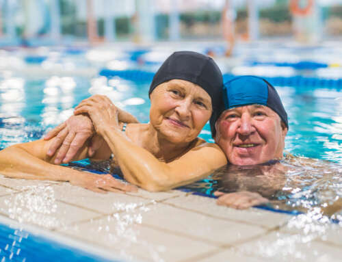 Conheça 7 benefícios da hidroterapia para idosos