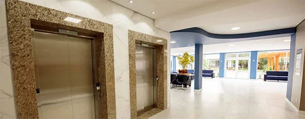 Saguão e elevadores