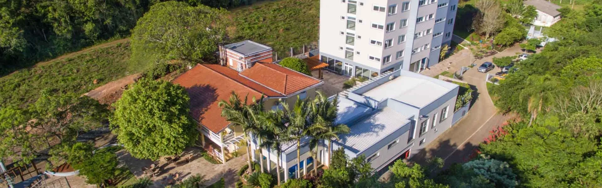 Vista aérea clinica multidisciplinar serraville